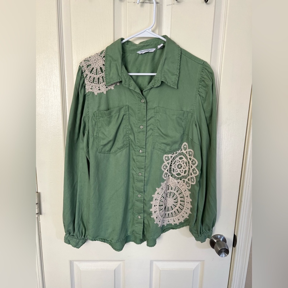Canyon Retreat Green Crochet Lace Appliqué Button Down Blouse Long Sleeve Medium